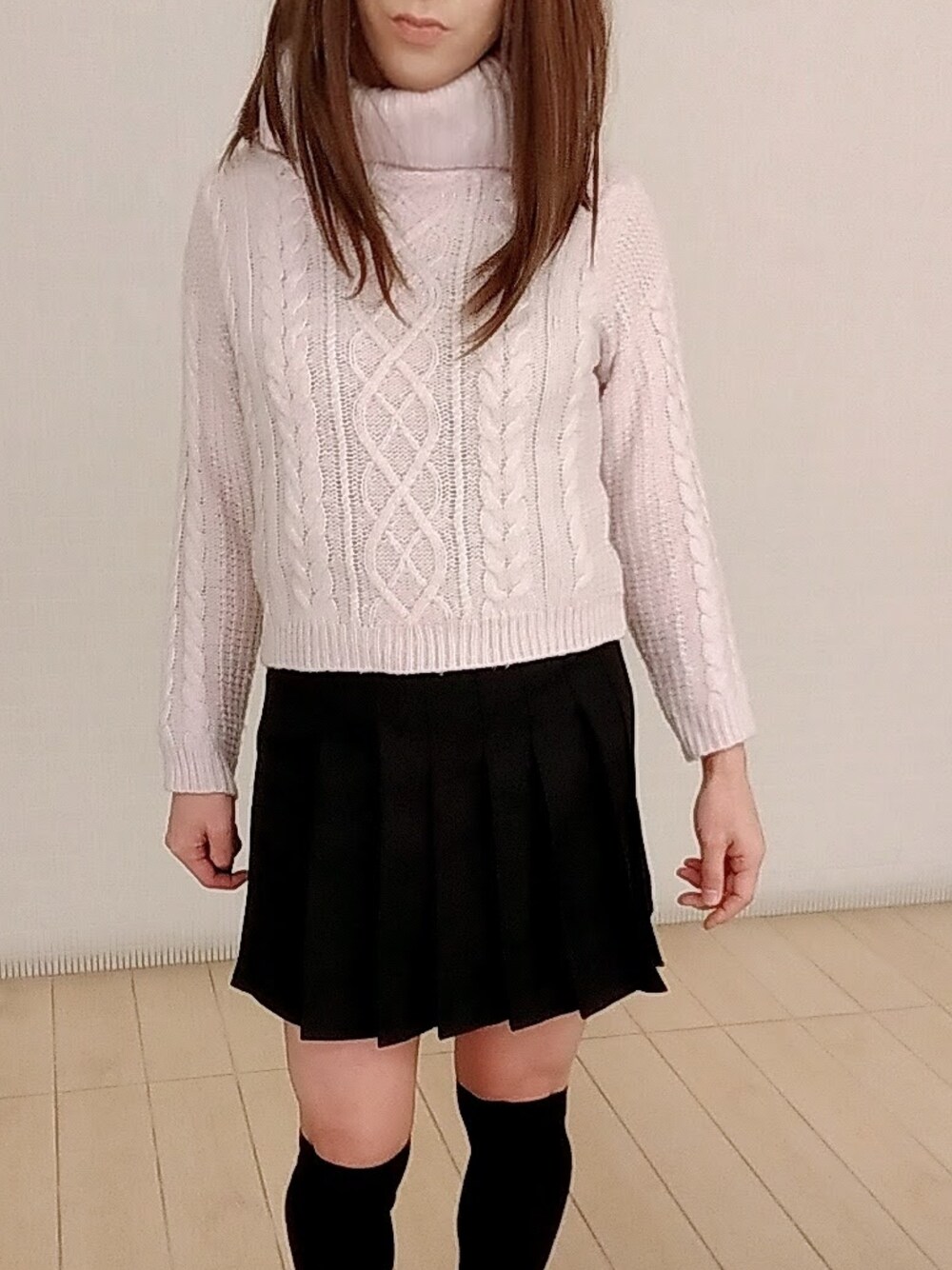 「女装、ニット、ダッフルコート、冬コーデ、おしゃれさんと繋がりたい」｜「one wayのビットダッフルコート（ダッフルコート、ホワイト系）」を使った、西村らんさん（メンズ・170cm）の冬コーディネートの2枚目の写真