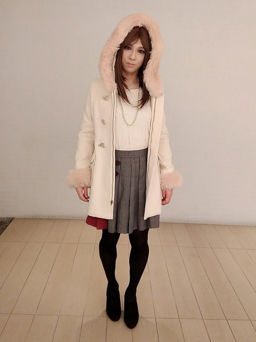 「女装、冬コーデ、おしゃれさんと繋がりたい、ダッフルコート」｜「axes femmeのバイカラーキュロット（その他パンツ、ブラウン系）」を使った、西村らんさん（メンズ・170cm）の冬コーディネートの1枚目の写真