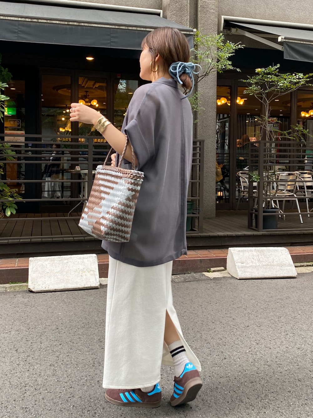 「春めき満開コーデ、ワンピース、春色、休日スタイル、デートコーデ、お出かけコーデ、大人カジュアル、着回しコーデ、春カラー、ラクチンコーデ、カジュアルスタイル、キレイめコーデ、ワンピースコーデ、高身長女子、骨格ストレート」｜「DouDouの【WEB限定】メッシュ半袖ジャケット（テーラードジャケット、グレー系）」を使った、sakuraさん（骨格ストレート・レディース・166cm）の春コーディネートの1枚目の写真