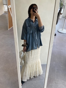 「DouDou（ドゥドゥ）の袖リブシアーデニムシャツ（シャツ/ブラウス、ブルー系）」を使った、sakuraさん（レディース・166cm）の春コーディネート