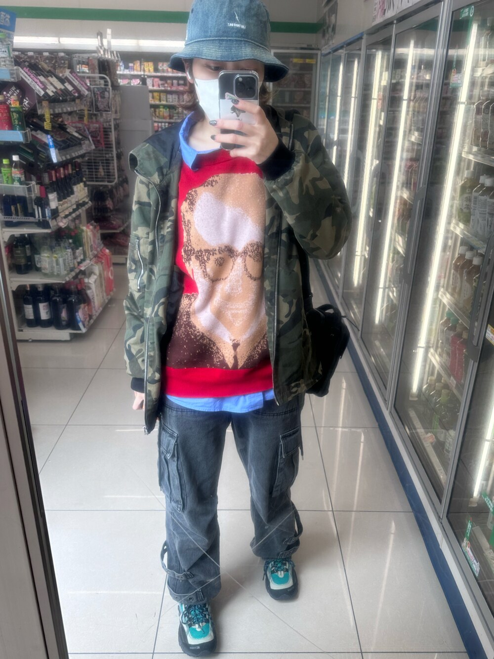 「NEW ERAのアイテム（ハット、ブルー系）」を使った、IZMさん（レディース・165cm）の春コーディネートの1枚目の写真