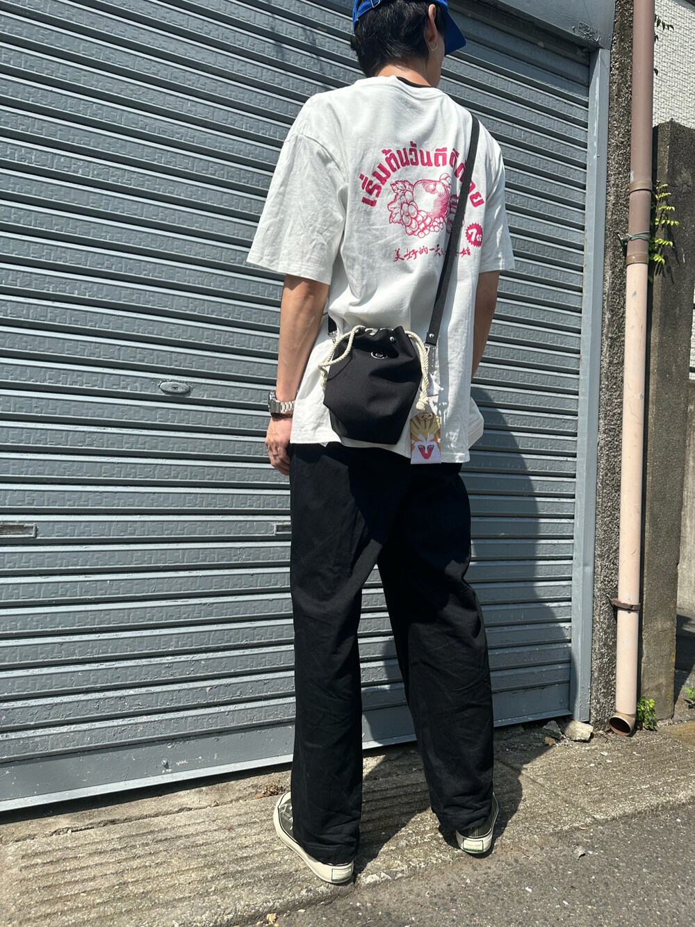 「FRUIT OF THE LOOMのアイテム（Tシャツ/カットソー、ホワイト系）」を使った、IZMさん（レディース・165cm）の秋コーディネートの1枚目の写真