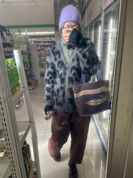 「アイテム（ニットキャップ/ビーニー、パープル系）」を使った、IZMさん（レディース・165cm）の冬コーディネート