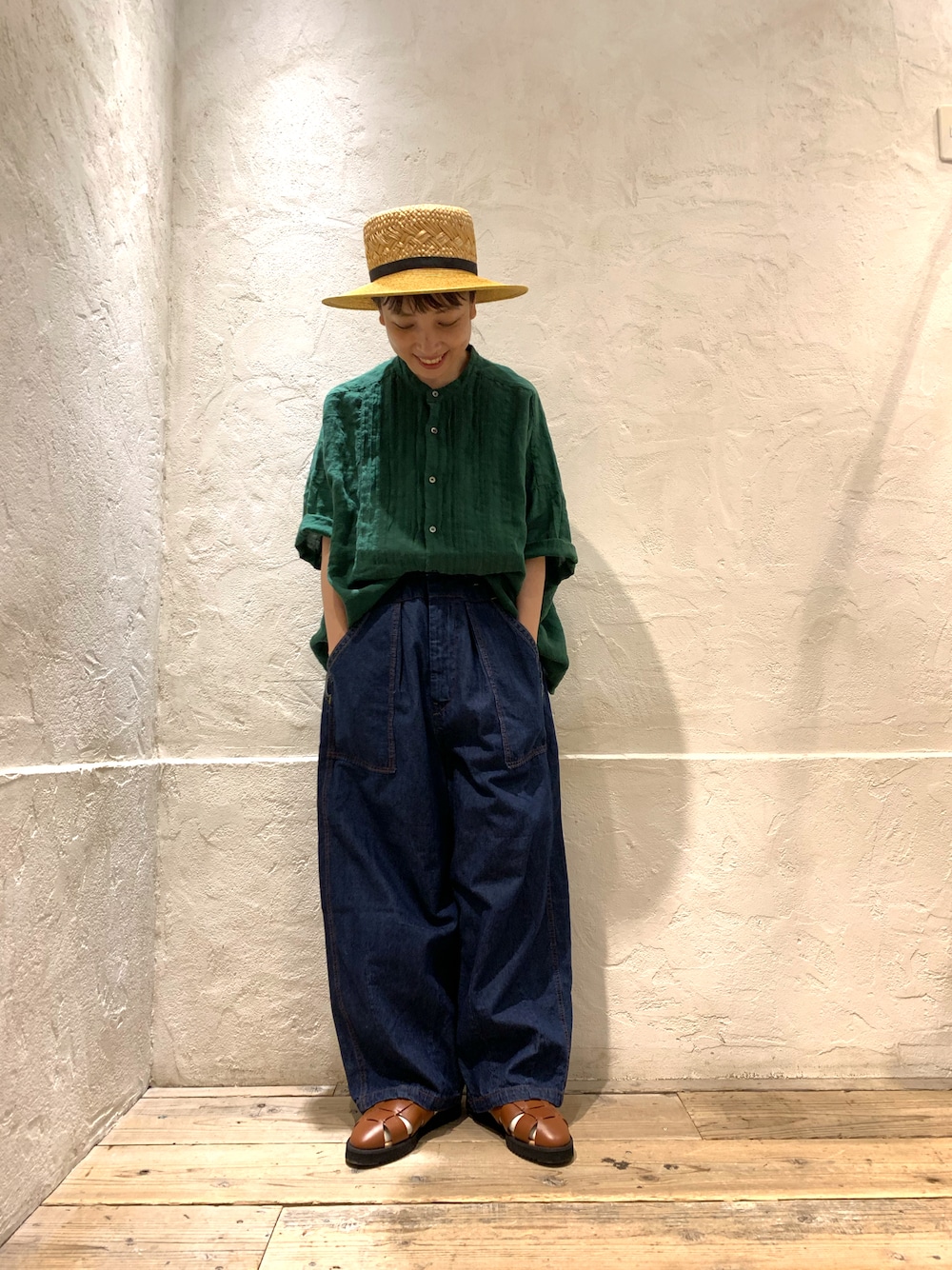 「グリーン、シャツスタイル、リネン、デニム、カンカン帽、グルカサンダル、ラクチンコーデ、RNA-Ｎ、summer、低身長、ootd、urch」｜「RNA-NのB2713 ピンタックフレンチリネンシャツ（シャツ/ブラウス、グリーン系）」を使った、hiroseさん（レディース・155cm）の春コーディネートの1枚目の写真
