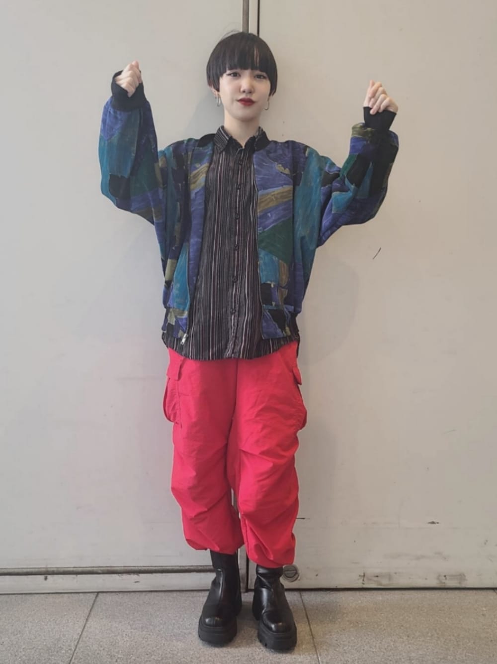 「King Gnu、ライブ、古着、SLY、しまむら、柄シャツ、低身長女子、個性派、ootd」｜「しまむらのアイテム（カーゴパンツ、レッド系）」を使った、琳さん（レディース・152cm）の夏コーディネートの1枚目の写真