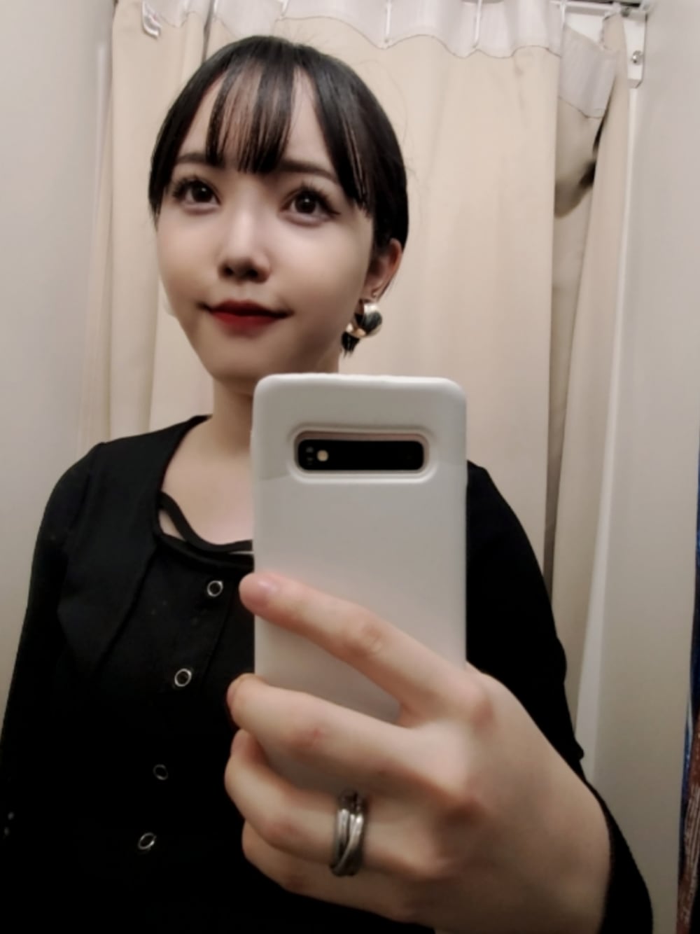 「モノトーン、シンプルコーデ、お洒落さんとつながりたい、ワントーンコーデ、ブラックコーデ、韓国ファッション、SHEIN、黒、オトナ女子、きれいめカジュアル」｜「SHIENのアイテム（Tシャツ/カットソー、ブラック系）」を使った、琳さん（骨格ウェーブ・レディース・155cm）の春コーディネートの1枚目の写真