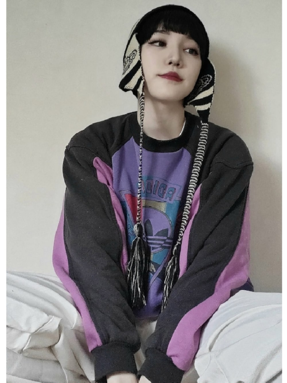 「ファッションを楽しもう、ストリート、古着、Vivienne Westwood、パンツスタイル、スウェット、ニット帽、adidas、冬コーデ」｜「usedのアイテム（スウェット、パープル系）」を使った、琳さん（レディース・152cm）の秋コーディネートの1枚目の写真