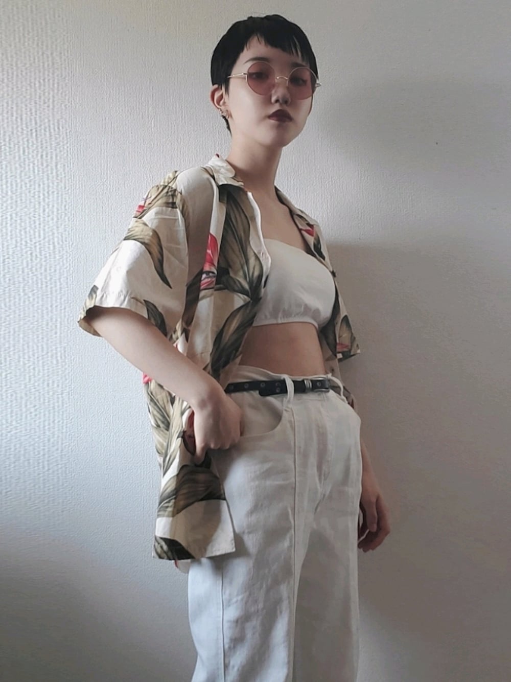 「アロハシャツ、夏コーデ、グラサン、柄シャツ、古着、ヴィンテージ、古着好きな人と繋がりたい、おしゃれさんと繋がりたい、ootd」｜「Re:EDITのアイテム（デニムパンツ、ホワイト系）」を使った、琳さん（レディース・152cm）の夏コーディネートの1枚目の写真