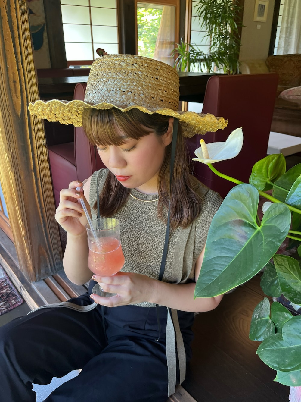 「古民家カフェ、大人カジュアル、オトナ女子、着回しコーデ、低身長、夏、プチプラ、ワイドパンツ、lawgy、麦わら帽子、キャセリーニ」｜「CasseliniのCasselini(キャセリーニ)透かしなみなみハット（ハット、ベージュ系）」を使った、くれはさん（レディース・149cm）の夏コーディネートの1枚目の写真
