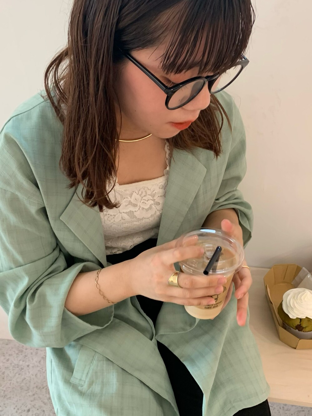 「夏コーデ、休日スタイル、シンプルコーデ、カジュアル、プチプラコーデ、ootd、サンダル、低身長コーデ、シャツ/ブラウス、厚底サンダル」｜「apres jourのレースタンク【ZOZOTOWN限定アイテム】（タンクトップ、ホワイト系）」を使った、くれはさん（レディース・149cm）の夏コーディネートの1枚目の写真