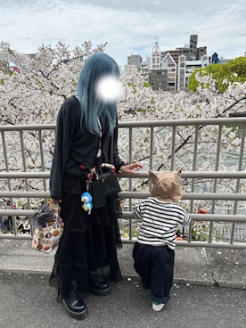 「LOUIS VUITTON（ルイヴィトン）のアイテム（ハンドバッグ、ブラック系）」を使った、のんのんさん（キッズ・80cm）の春コーディネート