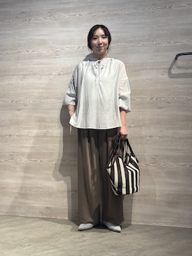 「Jena espace merveilleux(ジェナ エスパスメルヴェイユ)の〈7/22インスタライブご紹介アイテム〉リボン付きスキッパーブラウス(シャツ/ブラウス、グリーン系)」を使った、鈴さん(レディース・158cm)の夏コーディネート