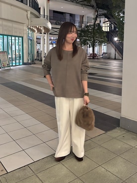 「Jena espace merveilleux(ジェナ エスパスメルヴェイユ)のバックファスナースエードカットソー 秋服(Tシャツ/カットソー、グレー系)」を使った、鈴さん(レディース・158cm)の秋コーディネート