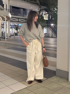 「Jena espace merveilleux(ジェナ エスパスメルヴェイユ)の【ベーシックこそ、上質を選びたい】【秋冬の一軍】上品イージーパンツ(その他パンツ、ホワイト系)」を使った、鈴さん(レディース・158cm)の秋コーディネート