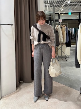 「Jena espace merveilleux(ジェナ エスパスメルヴェイユ)のニットパンツ 秋冬(スウェットパンツ、グレー系)」を使った、鈴さん(レディース・158cm)の秋コーディネート