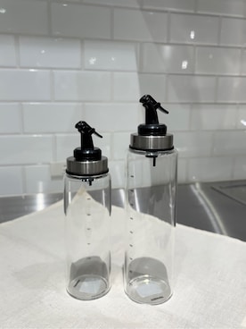 「212 KITCHEN STORE（トゥワントゥキッチンストア）の耐熱ガラスオイル＆ドレッシングボトル M ＜atomico アトミコ＞（キッチンツール、その他）」を使った、バタコさんの春コーディネート