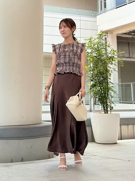 「NATURAL BEAUTY BASIC（ナチュラルビューティーベーシック）のバイアスサテンナロースカート（スカート、ブラウン系）」を使った、miyu🌷さん（レディース・160cm）の夏コーディネート