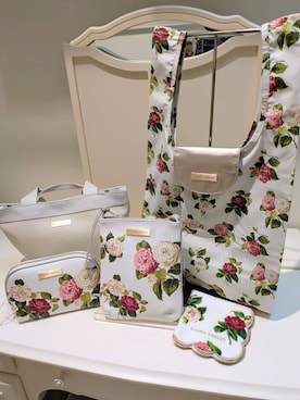 「LAURA ASHLEY（ローラアシュレイ）のカミール柄 ポーチ（ポーチ、ベージュ系）」を使った、sugarさん（レディース・158cm）の冬コーディネート