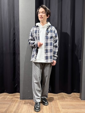 「THE SHOP TK （ザ ショップ ティーケー ）の先染めチェック長袖シャツ（シャツ/ブラウス、ブルー系）」を使った、tomoyaさん（メンズ・165cm）の春コーディネート