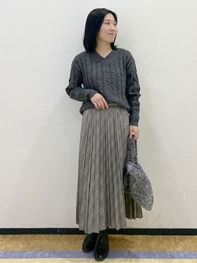 「index（インデックス）のラメ混ファンシーケーブルVネックニット【洗濯機OK】（ニット/セーター、グレー系）」を使った、su.さん（レディース・162cm）の冬コーディネート