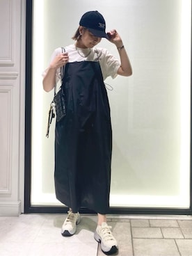 「アイテム（チャーム）」を使った、AKKOさん（レディース・161cm）の春コーディネート