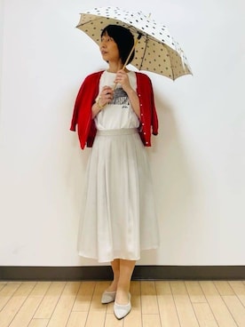 「アイテム（長傘、ベージュ系）」を使った、Riiさん（レディース・170cm）の夏コーディネート