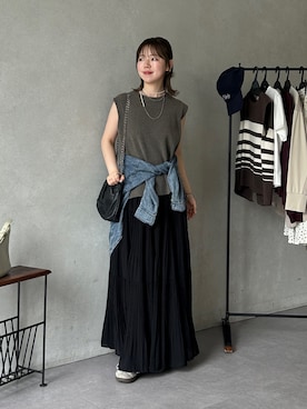 「un dix cors（アンディコール）のストレッチバックスリットベスト（ベスト、ブラウン系）」を使った、m i n aさん（レディース・158cm）の秋コーディネート
