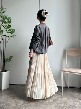 「un dix cors（アンディコール）のロングプリーツスカート（スカート、ベージュ系）」を使った、m i n aさん（レディース・158cm）の秋コーディネート