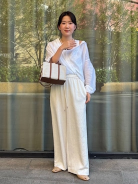 「IENA（イエナ）の《追加》アンティークサテン イージーパンツ（その他パンツ、ホワイト系）」を使った、yuyukaさん（レディース・161cm）の春コーディネート
