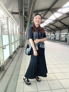 「アイテム（スカート）」を使った、Vivien Leeさん（レディース・168cm）の秋コーディネート