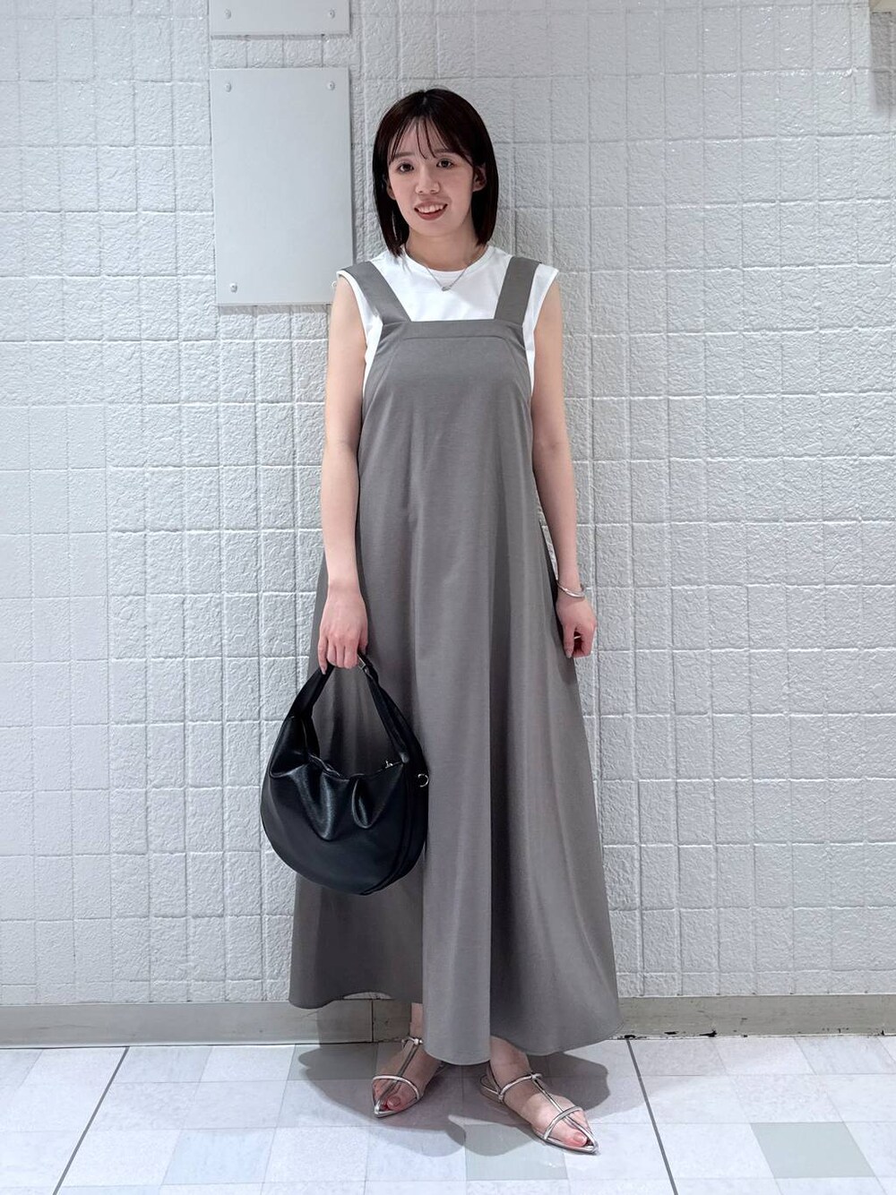 「apart by lowrys、休日コーデ、お仕事コーデ_apart by lowrys、高身長」｜「A part byのワンショルカナグツキバッグ（ハンドバッグ、ブラック系）」を使った、あやなさん（レディース・165cm）の春コーディネートの1枚目の写真