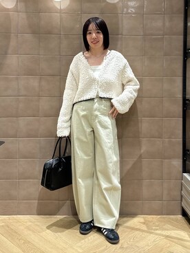 「アイテム（デニムパンツ、ベージュ系）」を使った、あやなさん（レディース・165cm）の冬コーディネート