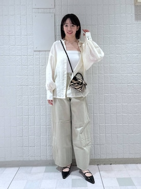 「アイテム（デニムパンツ、ベージュ系）」を使った、あやなさん（レディース・165cm）の春コーディネート