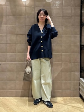 「アイテム（デニムパンツ、ベージュ系）」を使った、あやなさん（レディース・165cm）の冬コーディネート