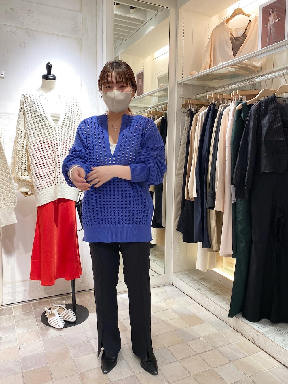 「大人カジュアル、今日のコーデ、キレイめコーデ、初秋コーデ、秋、オトナ女子、大人コーデ、カジュアルコーデ、秋冬コーデ、オーバーサイズ、秋のコーデ、mystic」｜「mysticのスキッパーメッシュニット（ニット/セーター、ブルー系）」を使った、nakanishi_sakiさん（レディース・154cm）の秋コーディネートの1枚目の写真