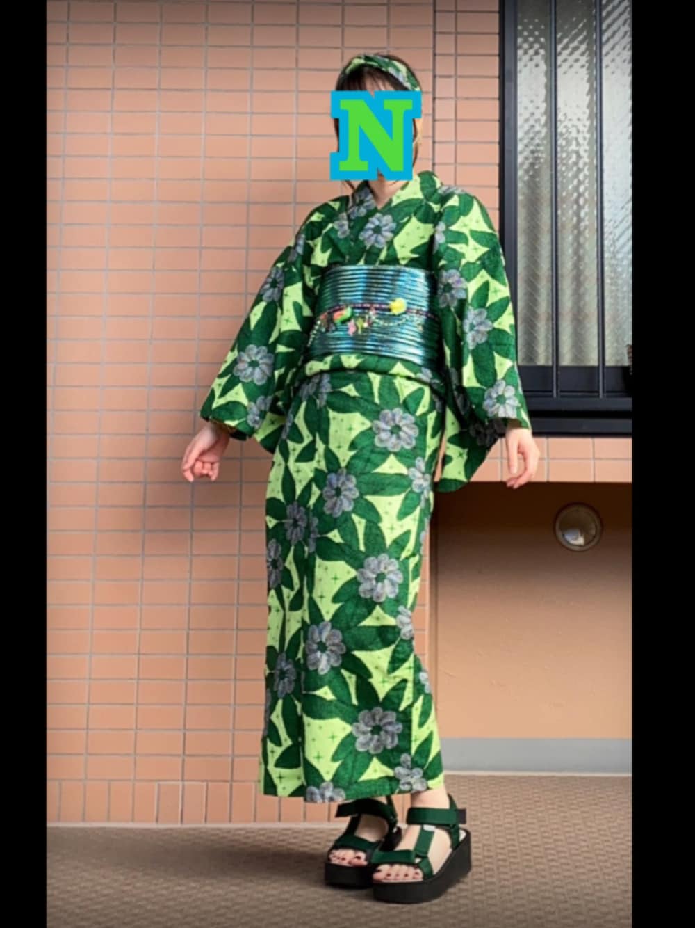 「浴衣、浴衣コーデ、何故っておばさんが着たいから、祭りじゃないのよ今夜は、ハッハーーン！、誰も見てないからってタグで遊ぶ」｜「る壺のアフリカ布浴衣👘（浴衣、グリーン系）」を使った、mrs.nicolmicalsさん（レディース・154cm）の夏コーディネートの1枚目の写真