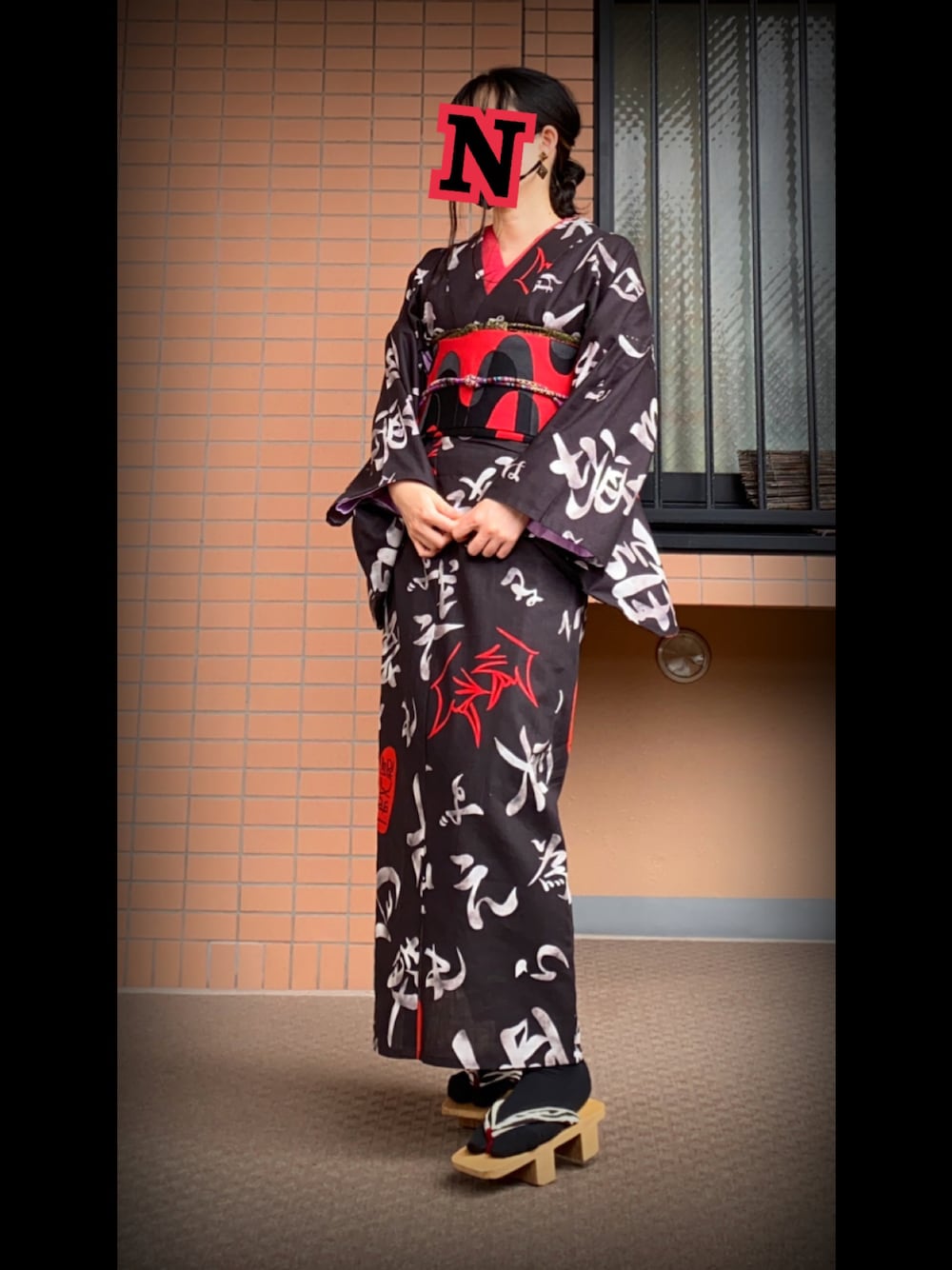 「浴衣、浴衣コーデ、着物、着物コーデ、下駄」｜「ヰロハ狐のいろは歌浴衣🦊（浴衣、ブラック系）」を使った、mrs.nicolmicalsさん（レディース・152cm）の夏コーディネートの1枚目の写真