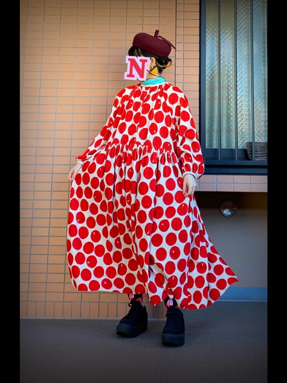 「水玉、水玉ワンピース、冬、冬コーデ」｜「chaponの🍎アップルベレー帽🍎（ハンチング/ベレー帽、レッド系）」を使った、mrs.nicolmicalsさん（レディース・154cm）の冬コーディネートの1枚目の写真