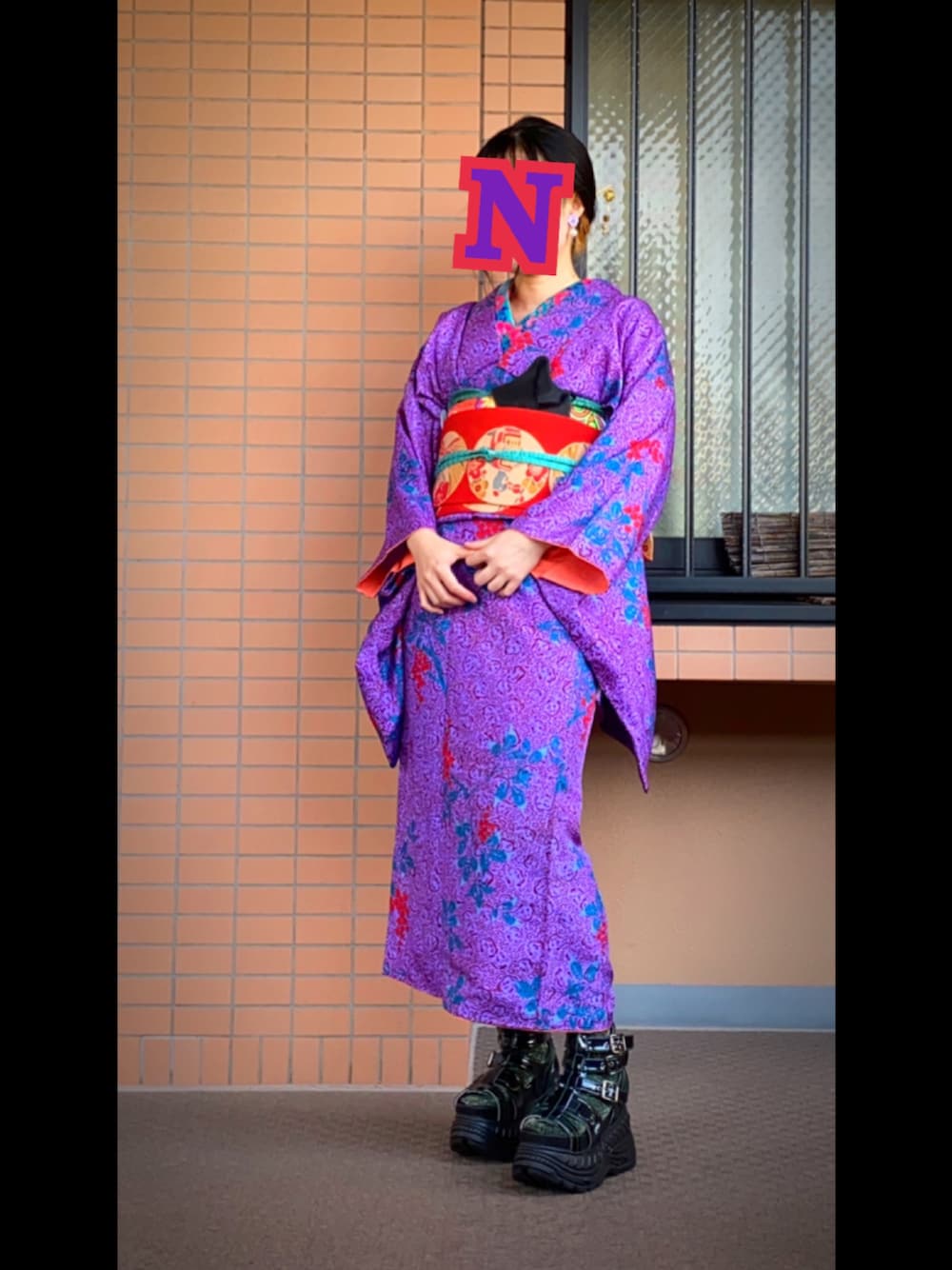 「着物×サンダル、厚底サンダル、秋コーデ」｜「麻のハ堂の紅い実の小紋👘（着物、パープル系）」を使った、mrs.nicolmicalsさん（レディース・153cm）の秋コーディネートの1枚目の写真