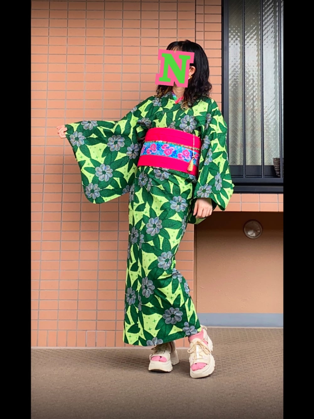 「着物、着物コーデ、浴衣、浴衣コーデ、着物×サンダル、厚底、厚底サンダル、カラフル、カラフルコーデ、柄×柄、サンダル×靴下」｜「Handmadeのハギレで作った半襟🌸（和装小物、その他）」を使った、mrs.nicolmicalsさん（レディース・154cm）の春コーディネートの1枚目の写真