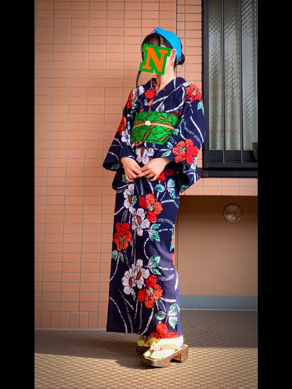 その他のその他シューズ、ブルー系の浴衣、グリーン系の和装小物を着用したレディースの夏コーディネートの1枚目の写真
