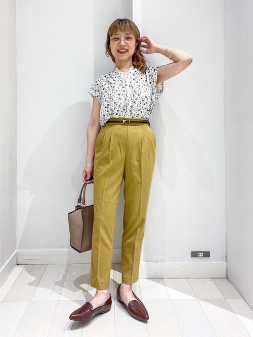 洗える 23区 美品 ウォールプリントブラウス フレンチスリーブ 総柄 2024 洗える 23区 美品 ウォールプリントブラウス フレンチスリーブ 総柄