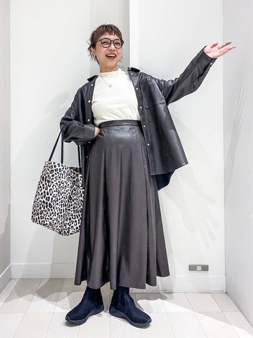 【新品タグ付き】ワコールディア　刺繍入りフレアスカート 黒 新品タグ付き】ワコールディア 刺繍入りフレアスカート 黒 新品タグ