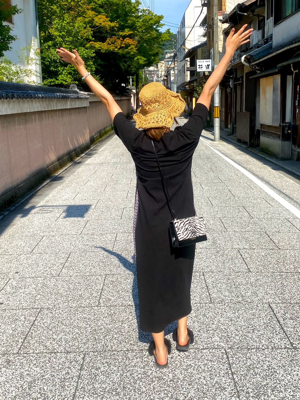 「休日スタイル、大人カジュアル、ワンピース、ショルダーバッグ、高身長女子、肩幅広い族」｜「SAINT LAURENT PARISのアイテム（ショルダーバッグ、その他）」を使った、chiさん（レディース・169cm）の夏コーディネートの1枚目の写真