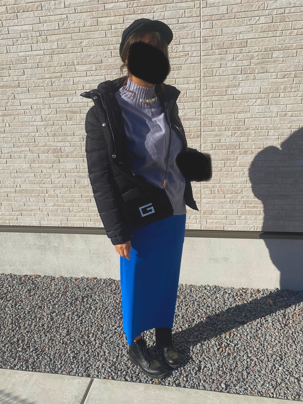 「タイトスカート、お出かけコーデ、ゆるコーデ、カラーコーデ、今日のコーデ、高身長女子、秋冬コーデ、肩幅広い族、ショートダウン、ダウンジャケット」｜「GUのアイテム（ニット/セーター、ブルー系）」を使った、chiさん（レディース・169cm）の秋コーディネートの1枚目の写真