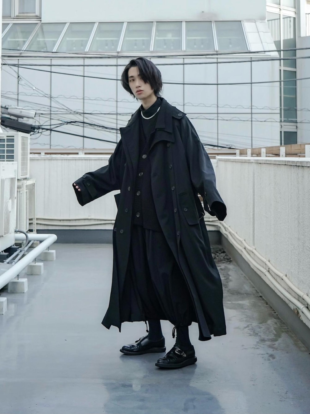 yohji yamamoto pour homme ブラック トレンチ コート Kazu｜Yohji Yamamoto POUR HOMMEのトレンチコートを使った