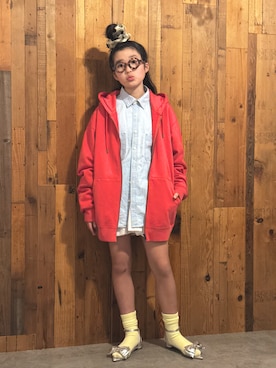 「UNIQLO（ユニクロ）のアイテム（シャツ/ブラウス、ブルー系）」を使った、かーちんさん（キッズ・145cm）の春コーディネート