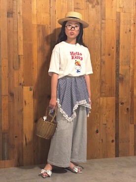 「menue（メヌエ）のポインテッドトゥ メタリック リボン サンダル（サンダル、シルバー系）」を使った、かーちんさん（キッズ・146cm）の春コーディネート