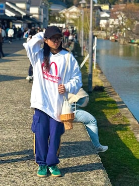 「BREEZE（ブリーズ）の【WEB限定/セットアップ可】サイドラインパンツ_ジュニア対応（スウェットパンツ、ブルー系）」を使った、かーちんさん（キッズ・145cm）の春コーディネート