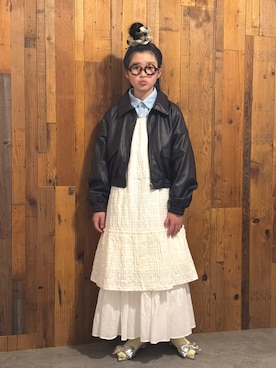 「menue（メヌエ）のポインテッドトゥ メタリック リボン サンダル（サンダル、シルバー系）」を使った、かーちんさん（キッズ・145cm）の春コーディネート